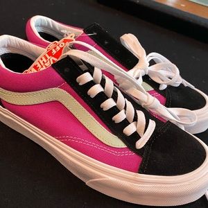 Vans “Vintage Sport” style